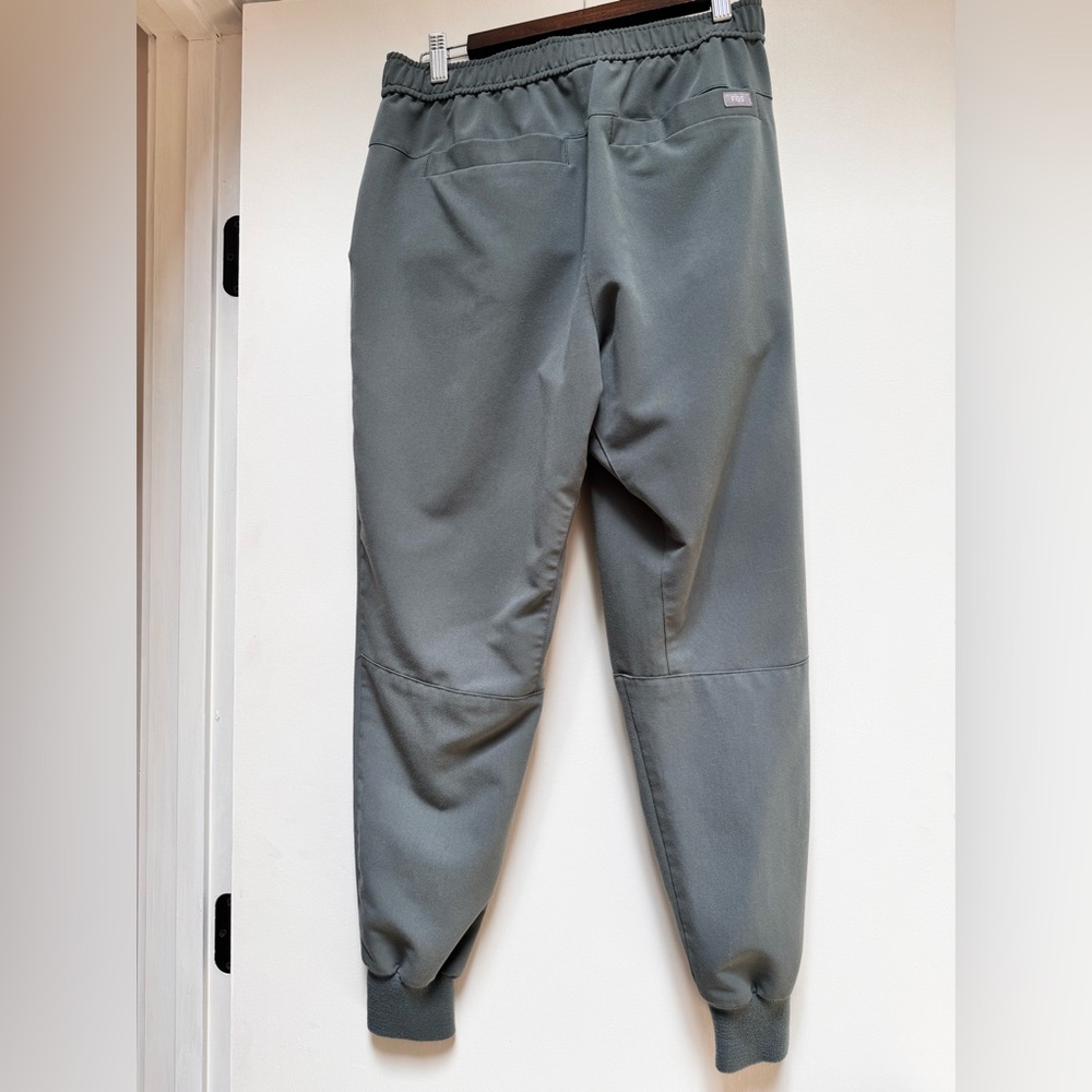 FIGS- BONSAI men’s small short tansen joggers. - Picture 2 of 3